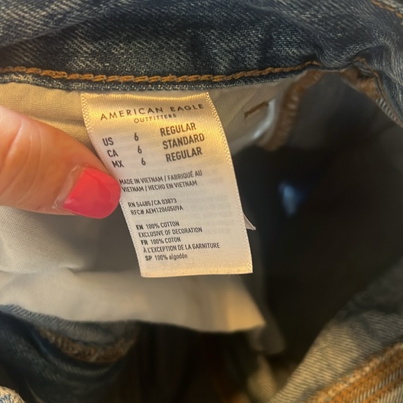 American Eagle Curvy Mom Jean High Waist Distressed Tapered Leg Acid Jeans 6 - Picture 7 of 12